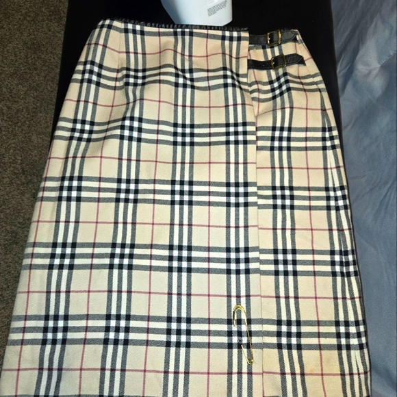 Burberry skirt - Picture 1 of 15